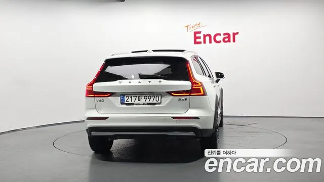 Вольво V60 V60 Cross Country 2 поколение B5 Ultimate AWD — Фото автомобиля 4