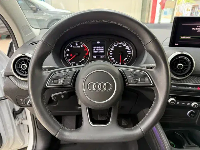Audi Q2L — Фото автомобиля 11