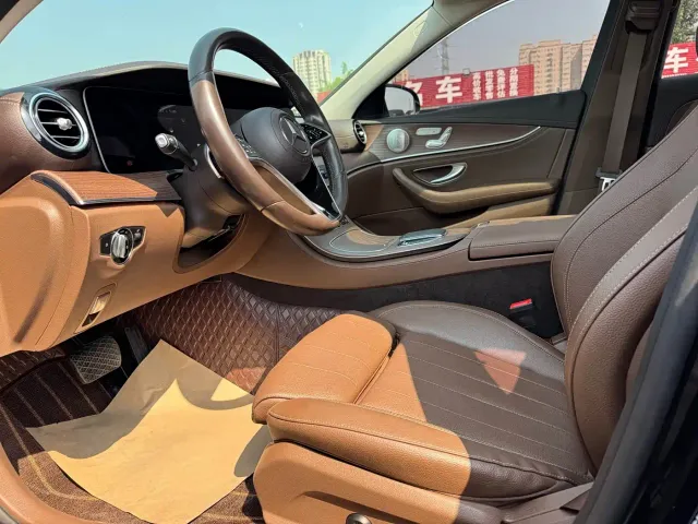 Mercedes-Benz E-Class — Фото автомобиля 6