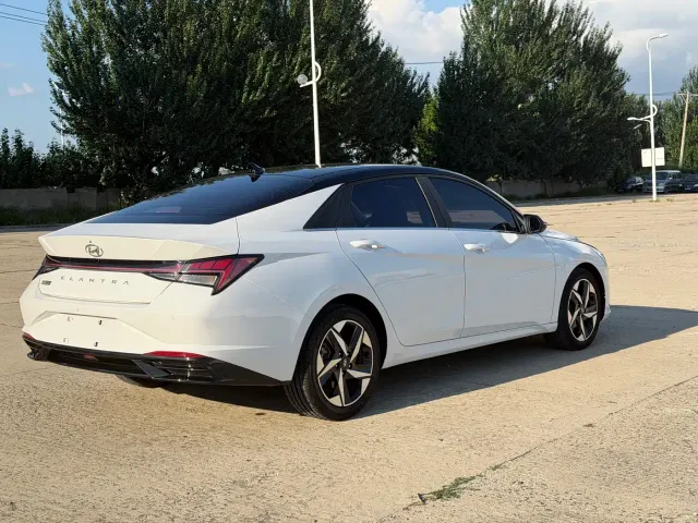 Hyundai Elantra — Фото автомобиля 6