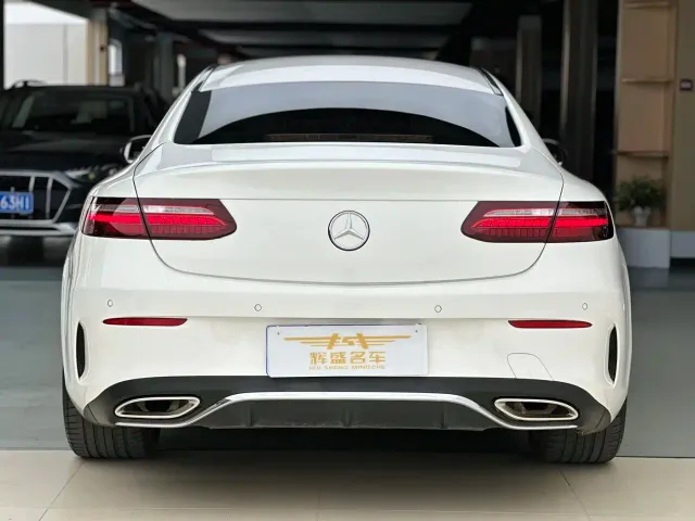 Mercedes-Benz E-Class — Фото автомобиля 4