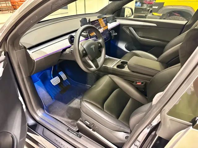 Tesla Model Y — Фото автомобиля 8