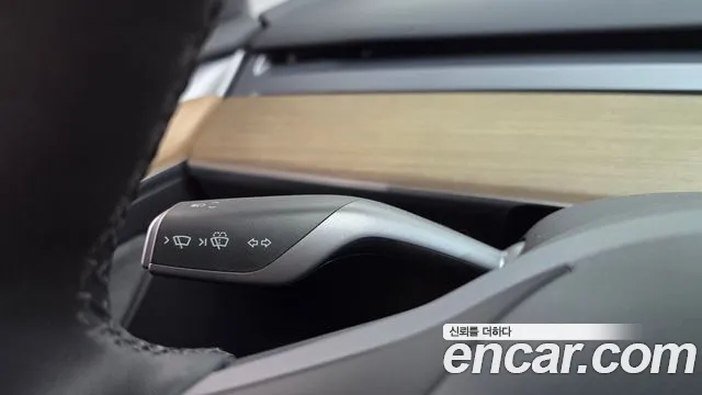 Tesla Model Y — Фото автомобиля 19