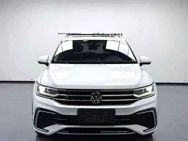 Volkswagen Tiguan L — Фото автомобиля 2