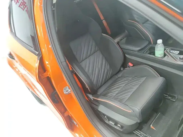 Lynk & Co 02 Hatchback — Фото автомобиля 24