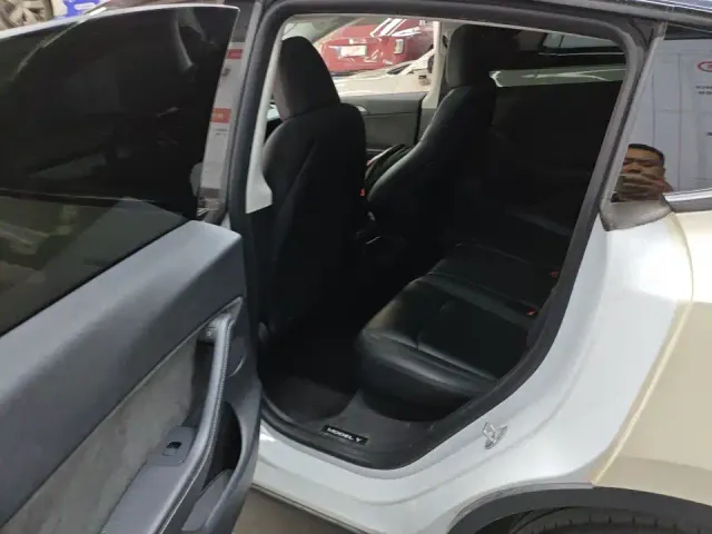 Tesla Model Y — Фото автомобиля 4