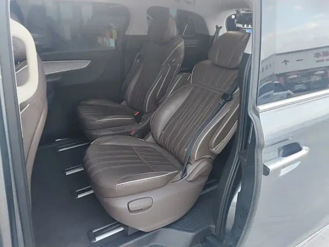 Roewe iMAX8 — Фото автомобиля 16