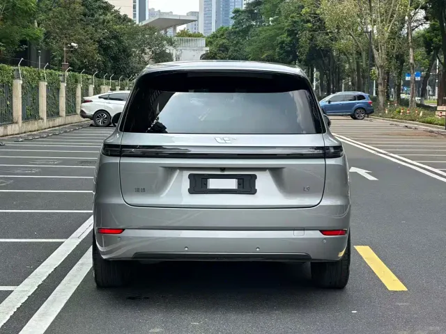 Li Auto L9 — Фото автомобиля 4