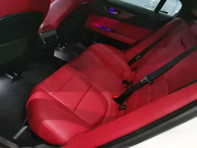 Jaguar XEL — Фото автомобиля 16