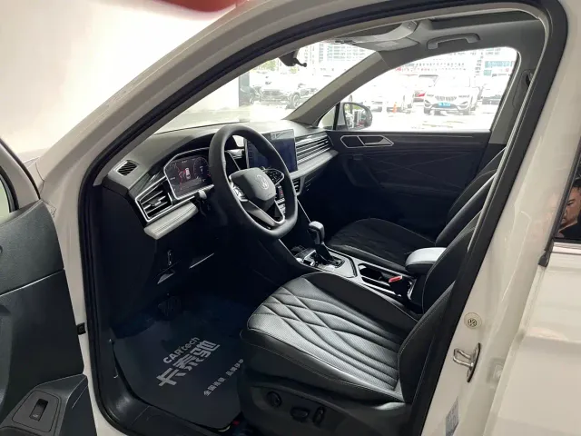 Volkswagen Tiguan L — Фото автомобиля 13