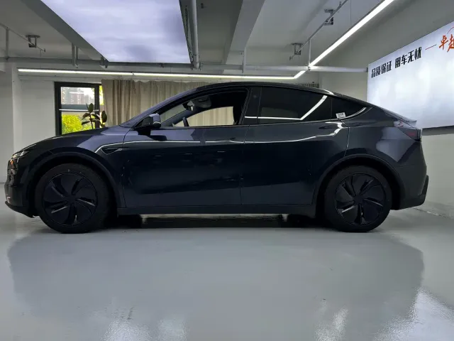 Tesla Model Y — Фото автомобиля 8