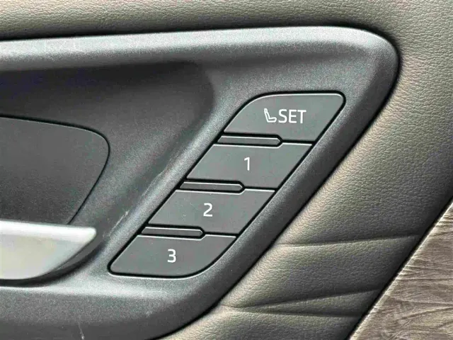 Toyota Alphard 2024 Hybrid 2.5L Ultimate Enjoyment Edition — Фото автомобиля 18