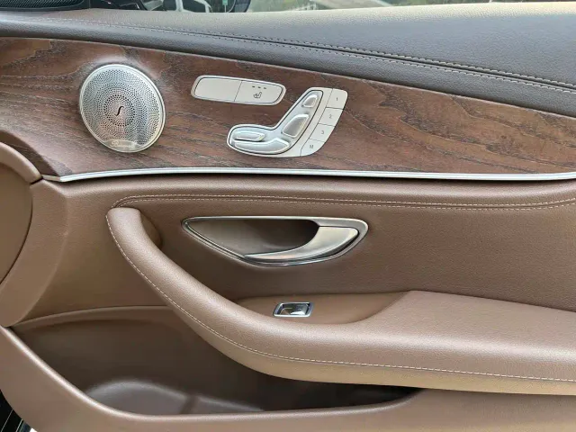 Mercedes-Benz E-Class — Фото автомобиля 9