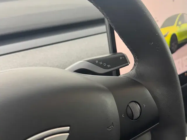 Tesla Model Y — Фото автомобиля 22