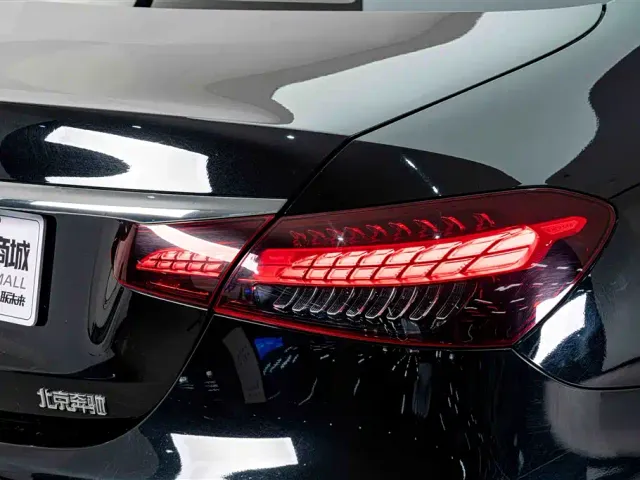 Mercedes-Benz E-Class — Фото автомобиля 8