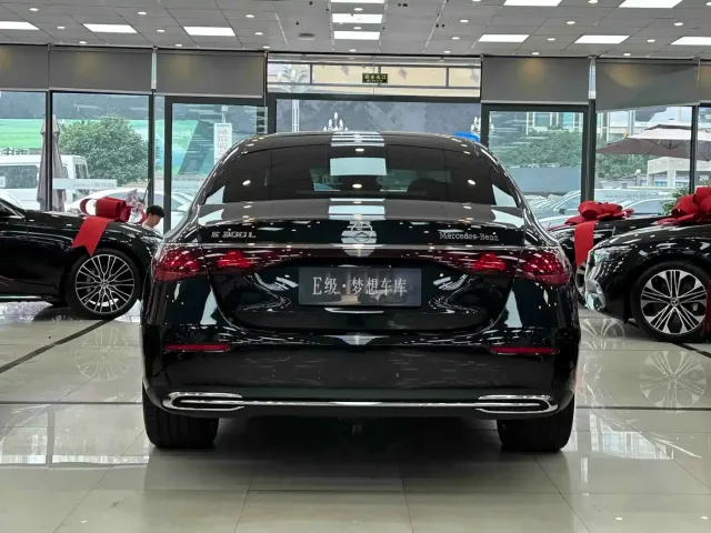 Mercedes-Benz E-Class — Фото автомобиля 8