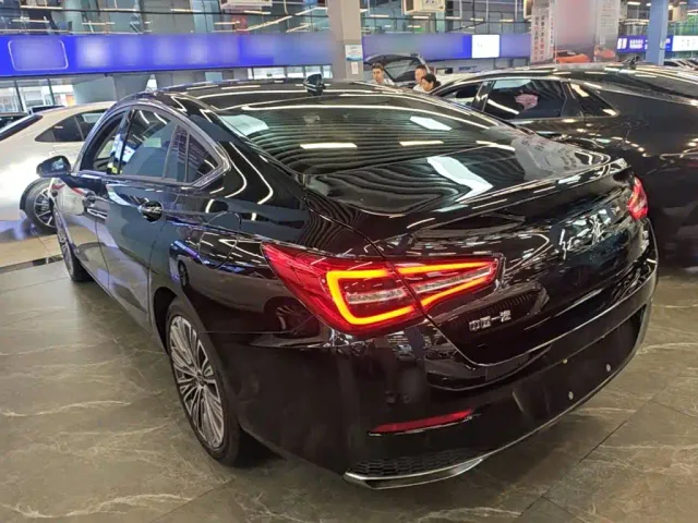 Hongqi H5 — Фото автомобиля 4