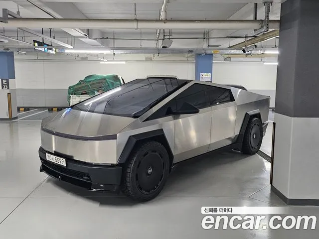 Tesla Cybertruck — Фото автомобиля 16