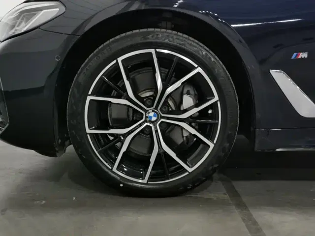 BMW 5 Series — Фото автомобиля 17
