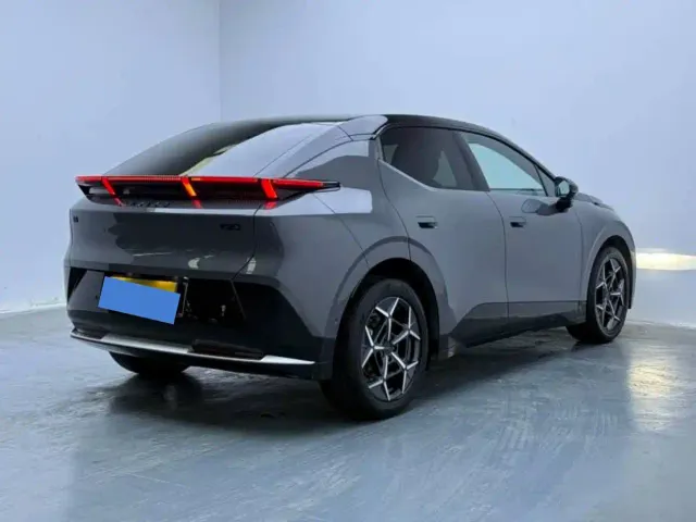 Lynk & Co Z20 — Фото автомобиля 6