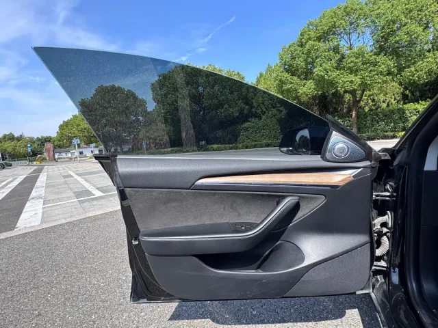 Tesla Model 3 — Фото автомобиля 13
