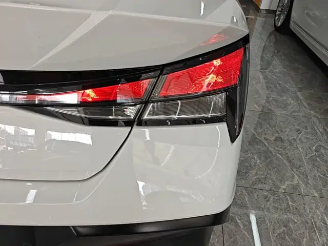 Hyundai Elantra — Фото автомобиля 7