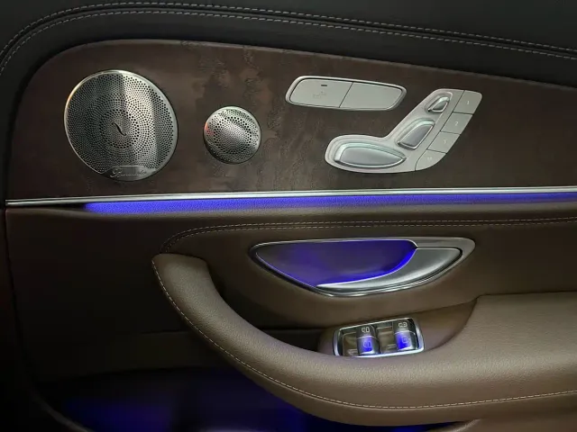 Mercedes-Benz E-Class — Фото автомобиля 21