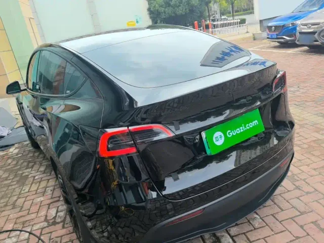 Tesla Model Y — Фото автомобиля 4