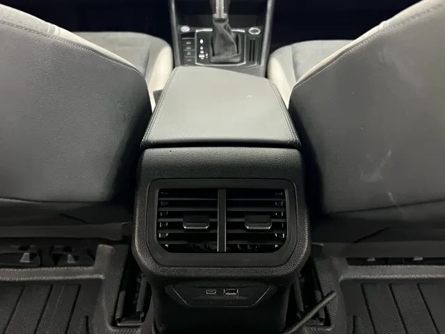 Volkswagen Lavida — Фото автомобиля 11