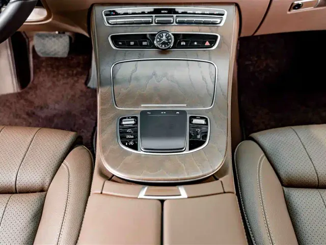 Mercedes-Benz E-Class — Фото автомобиля 12