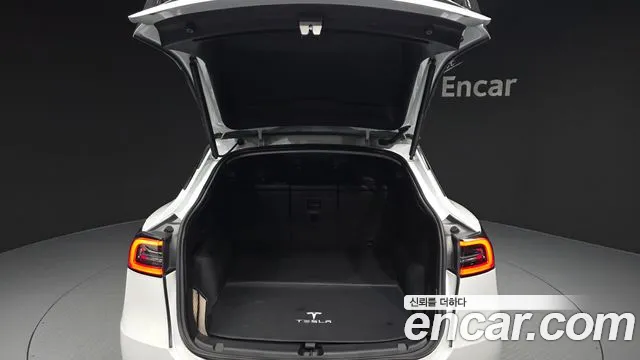 Tesla Model Y — Фото автомобиля 20