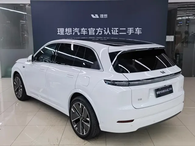Li Auto L7 — Фото автомобиля 12