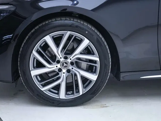 Mercedes-Benz E-Class — Фото автомобиля 8