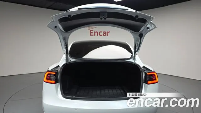 Tesla Model 3 — Фото автомобиля 26
