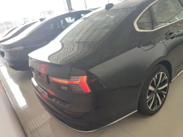 Volvo S90 — Фото автомобиля 3