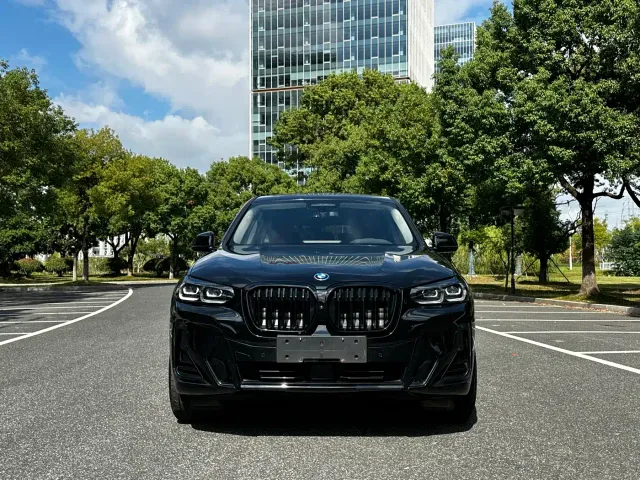 BMW iX3 — Фото автомобиля 2