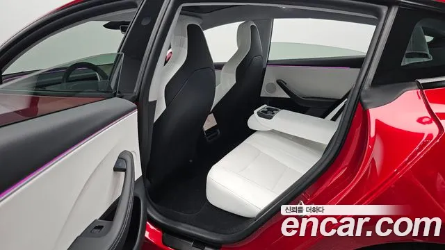 Tesla Model 3 — Фото автомобиля 16