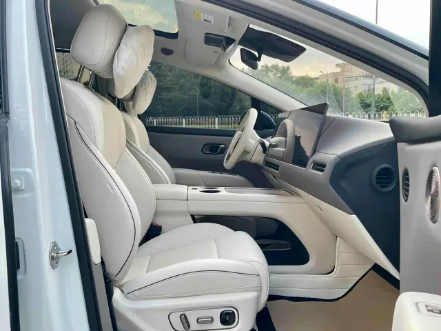 Li Auto i8 — Фото автомобиля 8