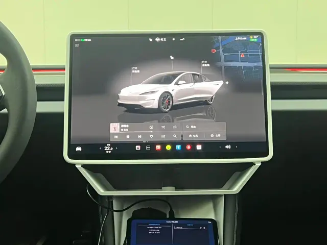 Tesla Model 3 — Фото автомобиля 17