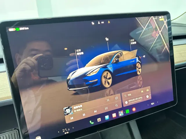 Tesla Model 3 — Фото автомобиля 8