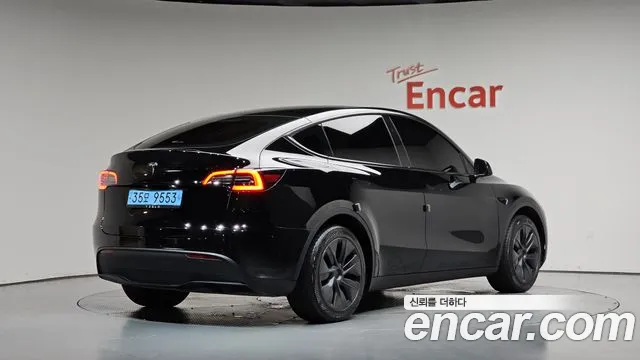 Tesla Model Y — Фото автомобиля 2
