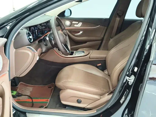 Mercedes-Benz E-Class — Фото автомобиля 14