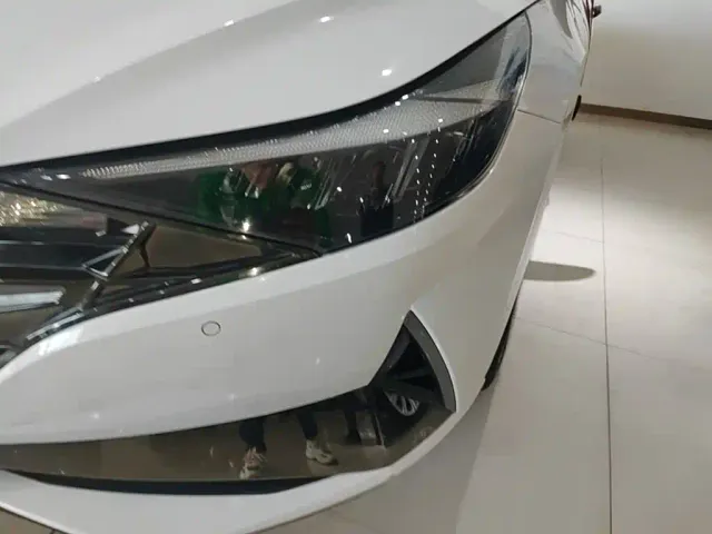 Hyundai Elantra — Фото автомобиля 23