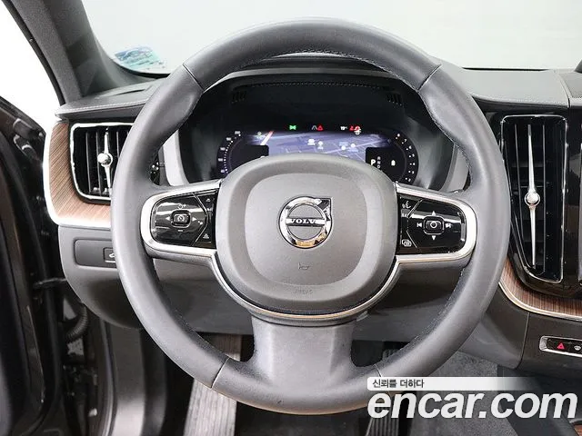 Volvo XC60 2nd Gen — Фото автомобиля 14