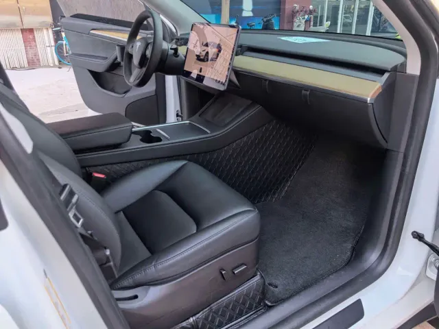 Tesla Model Y — Фото автомобиля 10