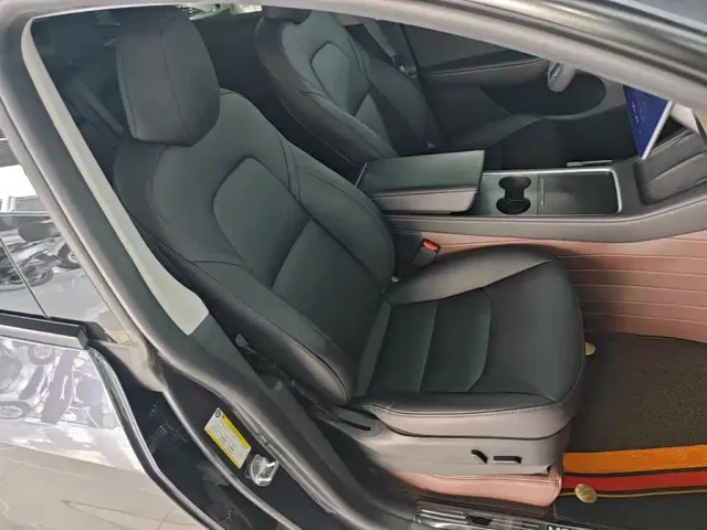 Tesla Model Y — Фото автомобиля 18