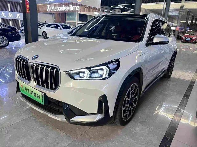BMW iX1 — Фото автомобиля 3