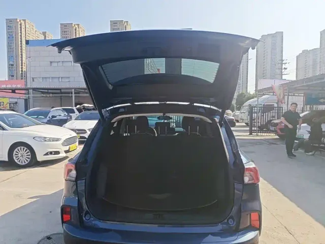 Ford Escape — Фото автомобиля 18