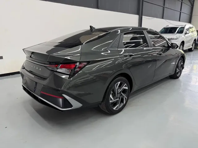 Hyundai Elantra — Фото автомобиля 6