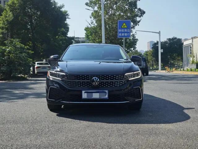 Volkswagen Passat — Фото автомобиля 2